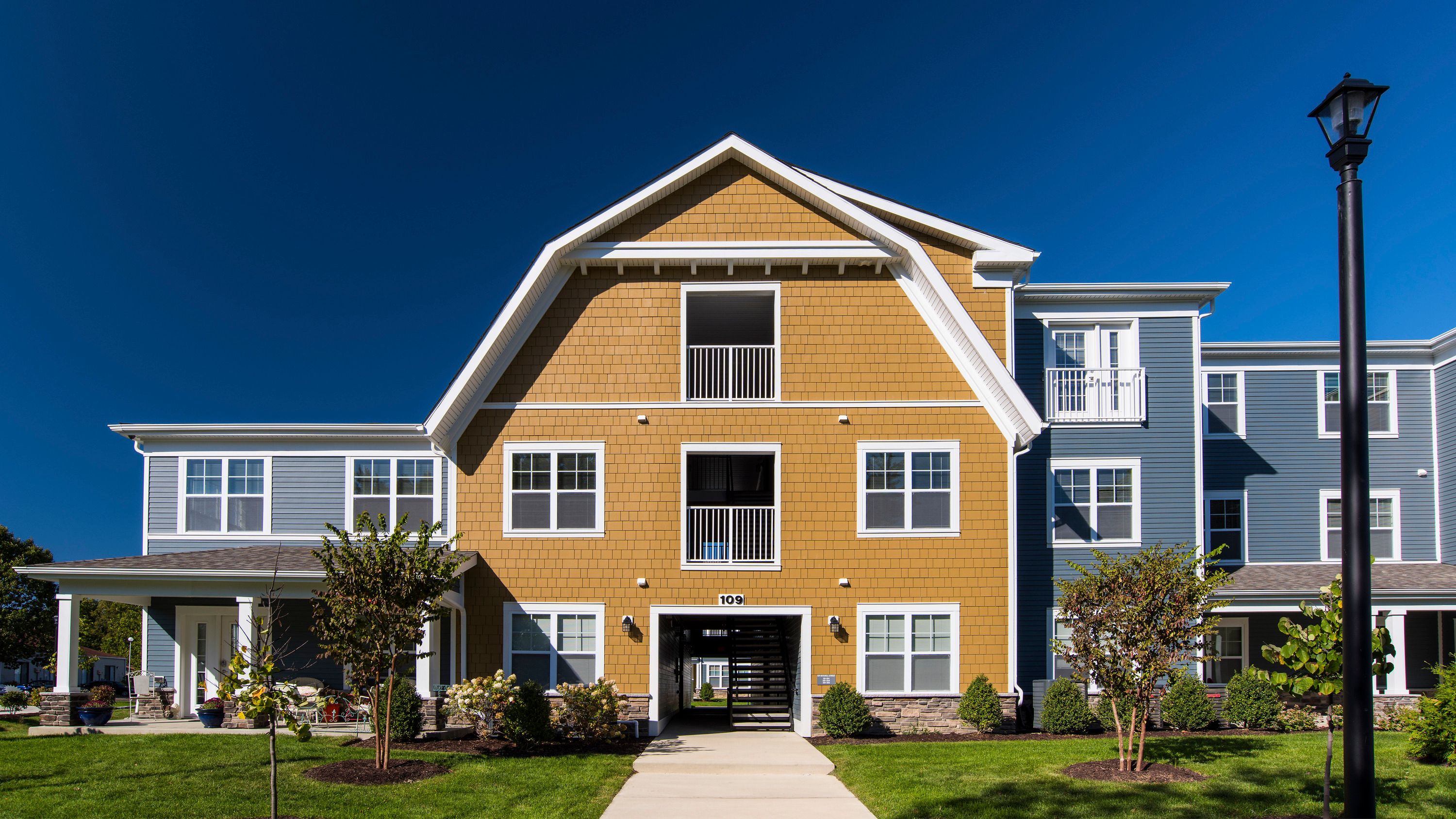 Exterior image of the Riverwoods at St Michaels apartment building in Maryland by Jeffrey Sauers of Commercial Photographics, Architectural Photo Artistry in Washington DC, Virginia to Florida and PA to New England